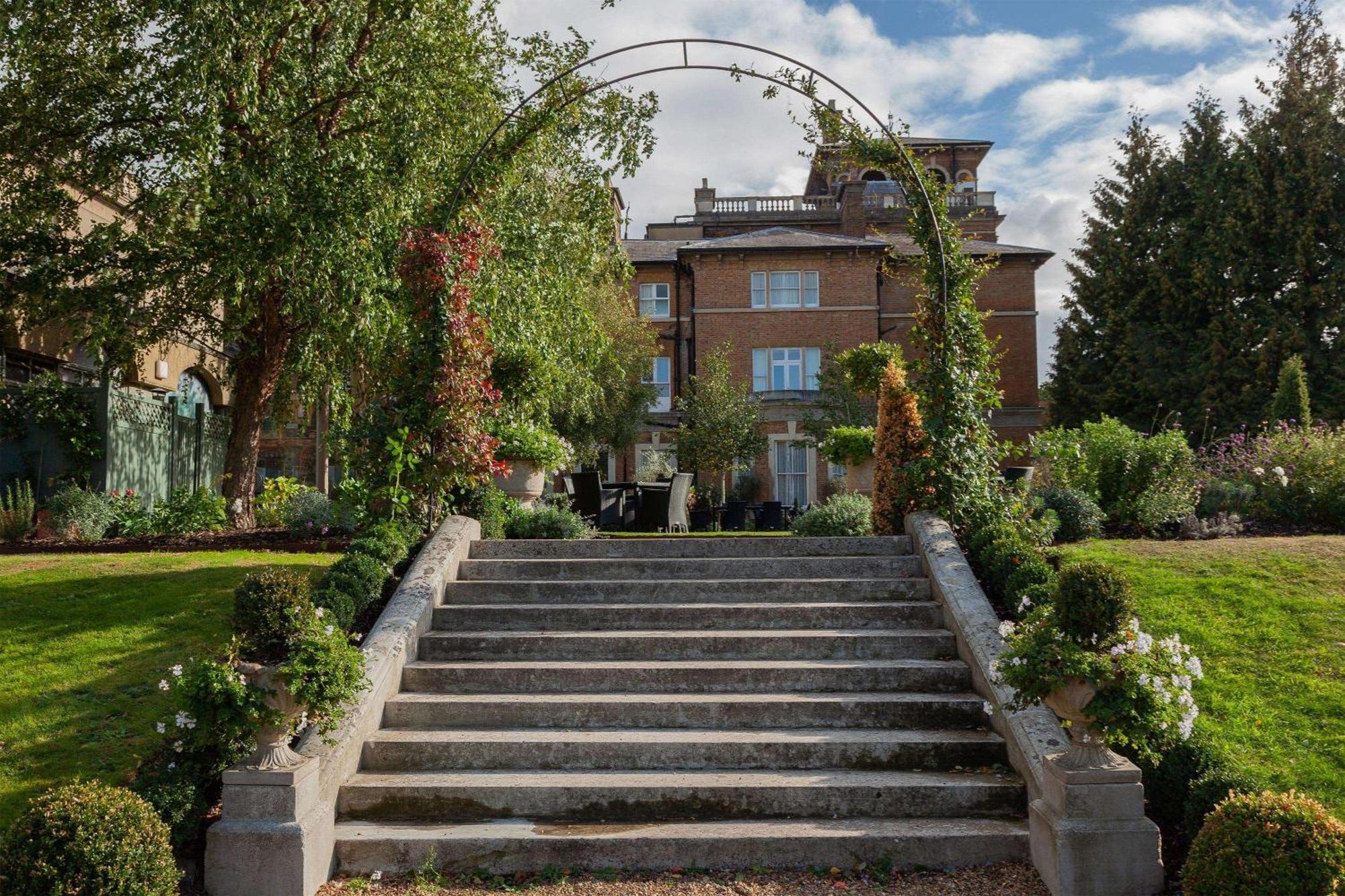 Oatlands Park Hotel Weybridge Kültér fotó